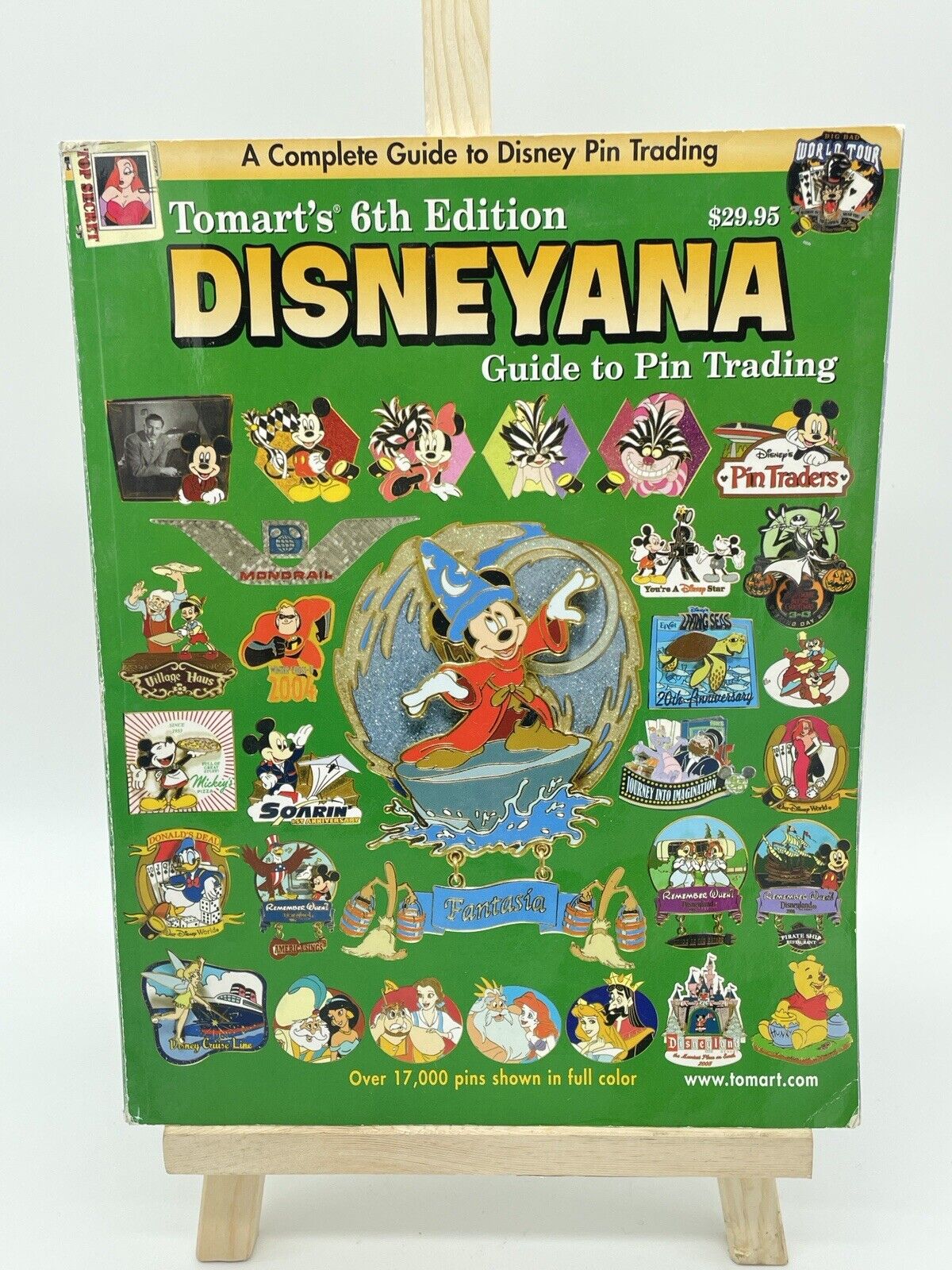 Tomart\'s 6th Edition DISNEYANA Guide to Pin Trading 2007 Magazine Book Disney