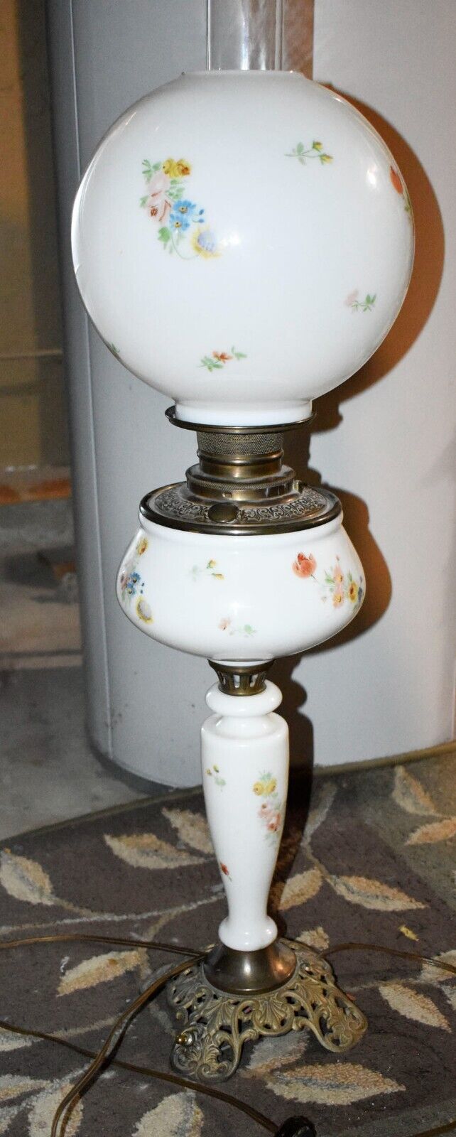 ANTIQUE VICTORIAN BANQUET LAMP COMPLETE WORKS WELL