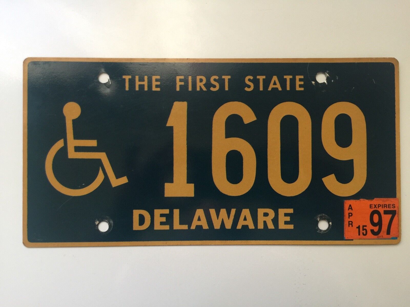 1997 Delaware Handicap License Plate Authentic Collectable Man Cave