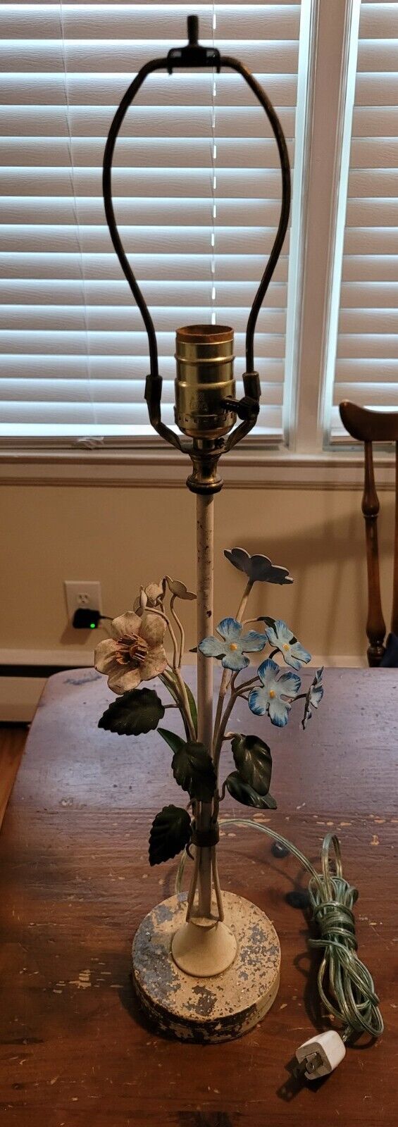Vintage Italian Boho Chic Floral Metal Tole Table Lamp Works Needs TLC