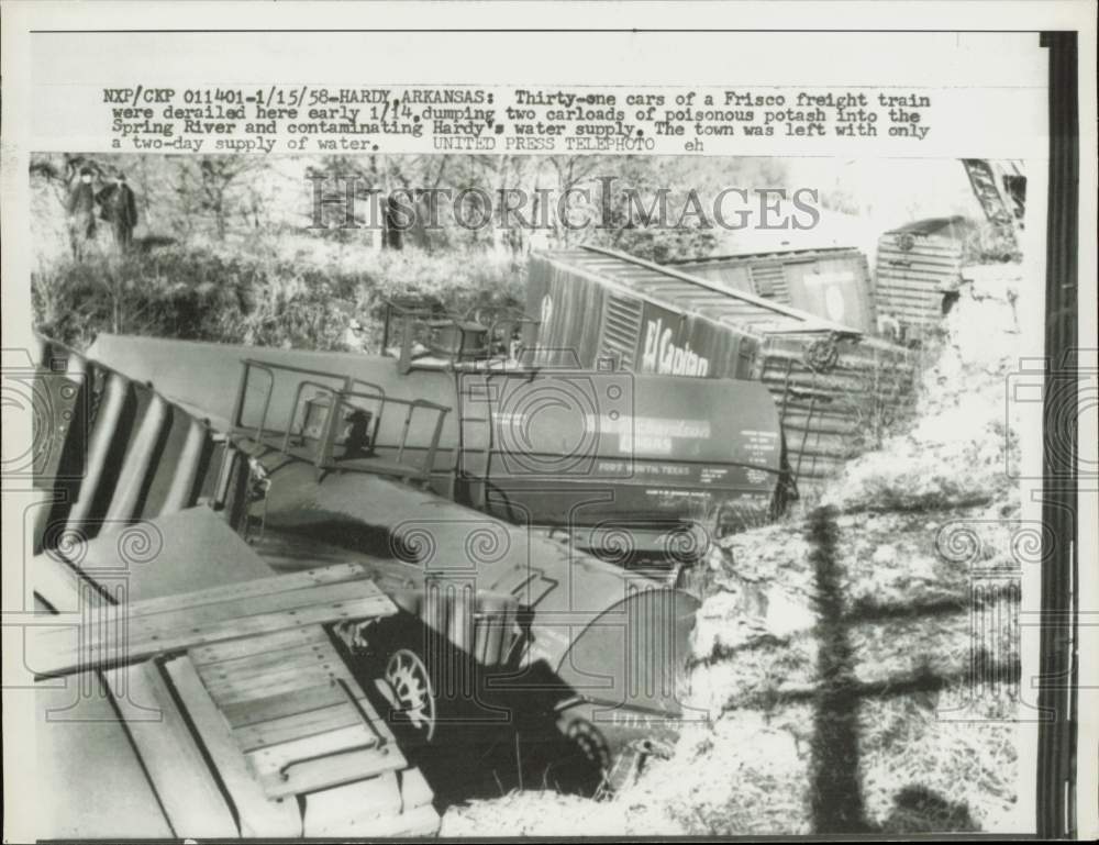 1958 Press Photo Frisco freight train wreckage near Hardy, Arkansas - nei37070