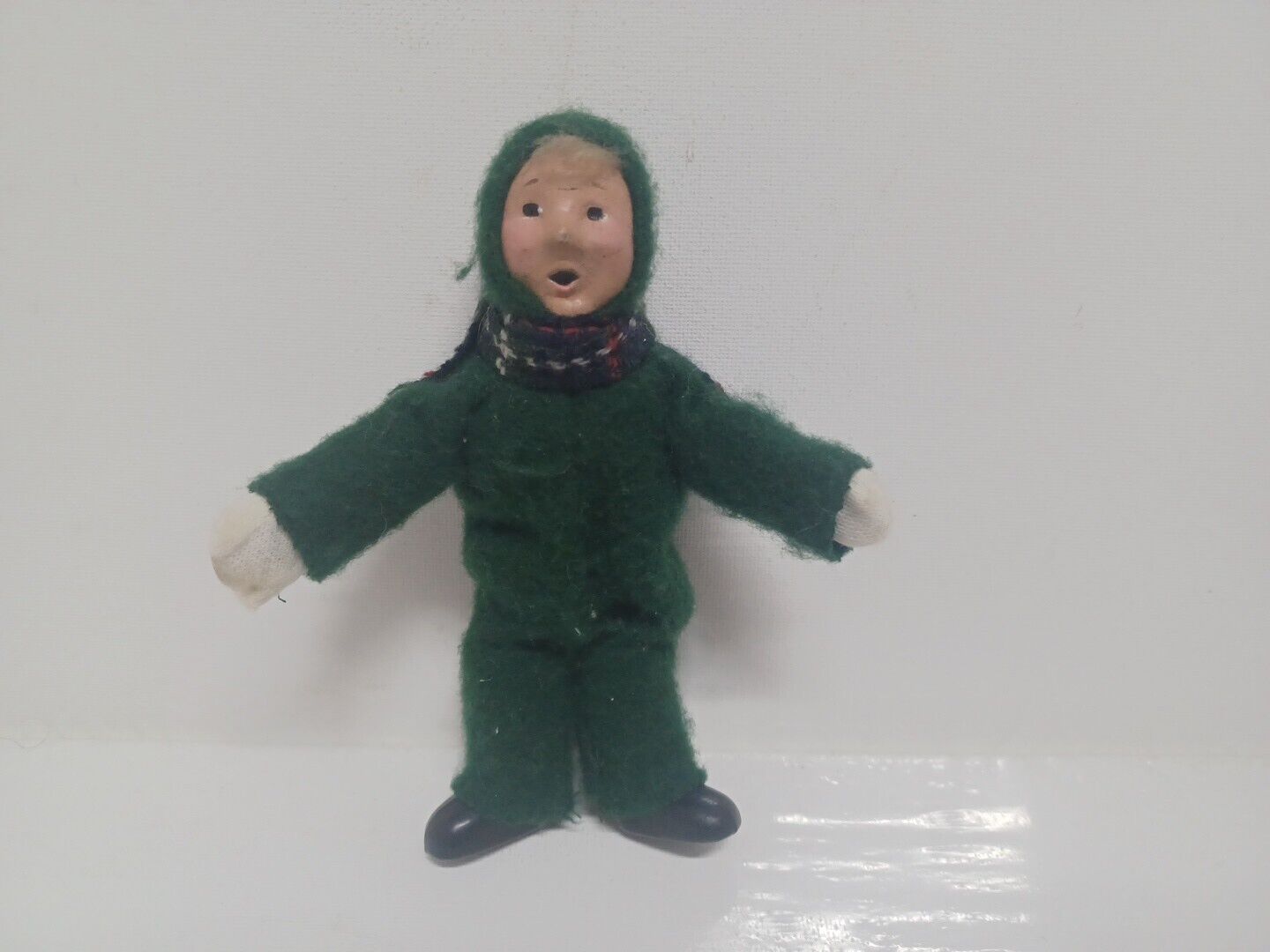 Vintage 1992 Byers Choice Christmas Child in Green Snow Suit Scarf 6\