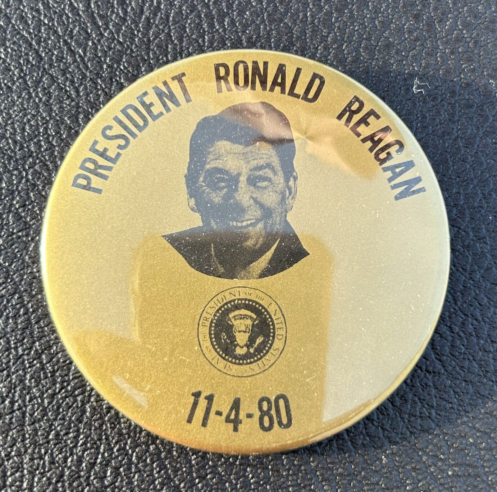 Ronald Reagan presidential campaign pin button  GOP 1980