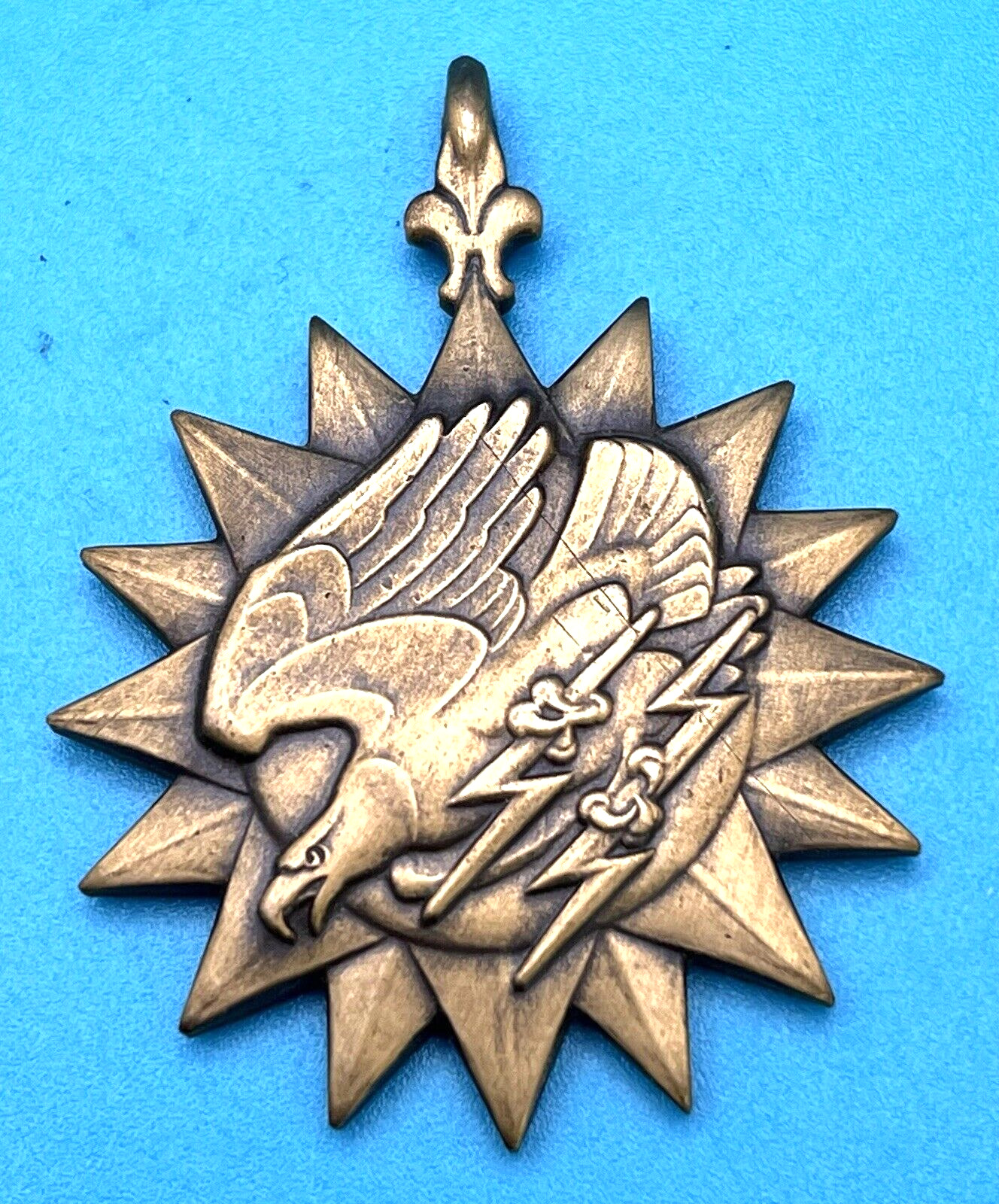 WW2 Vintage Military US Army Air Corps Bronze Medal Eagle with Lightning Bolts
