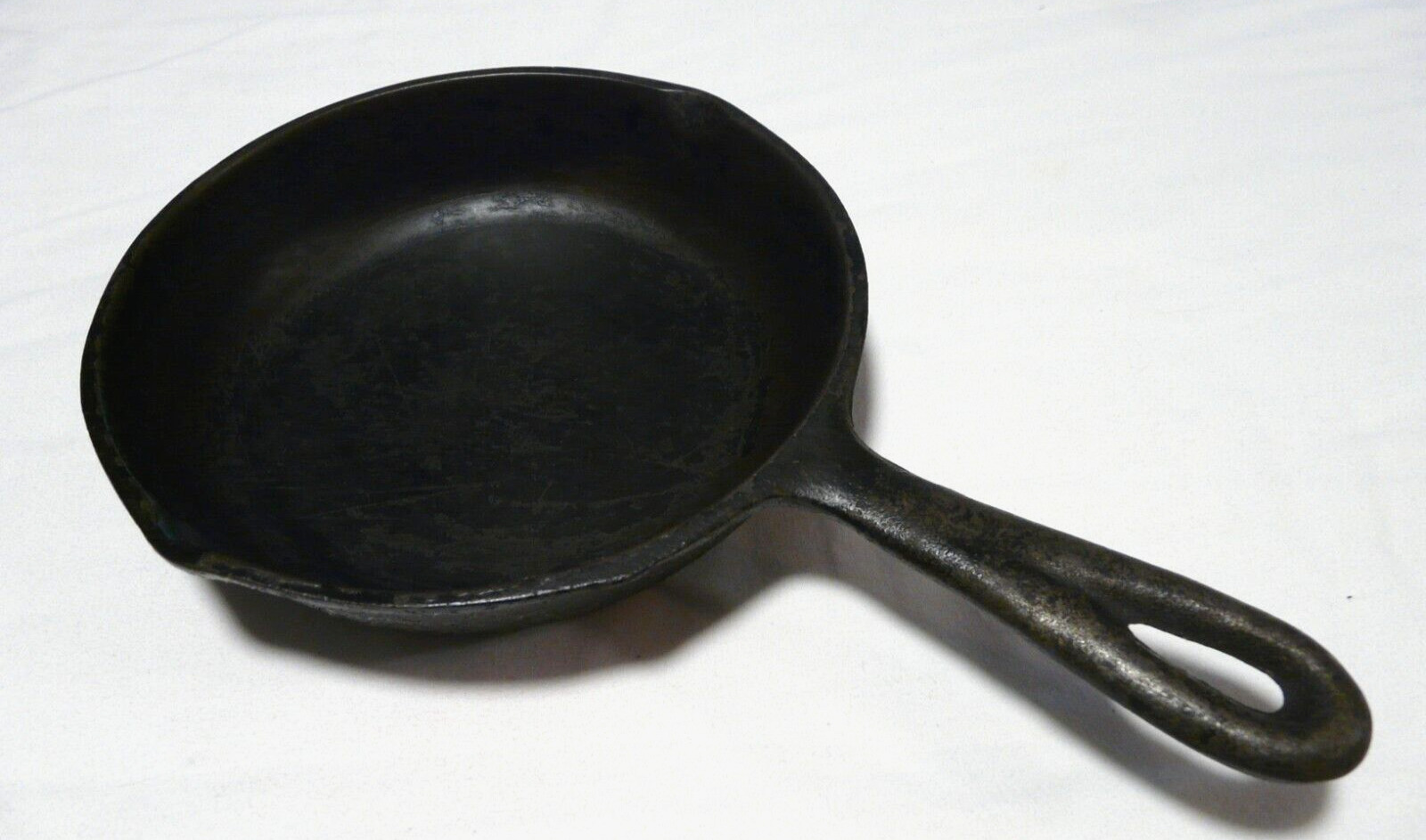 Vintage Small Cast Iron Frying Pan 6.5\