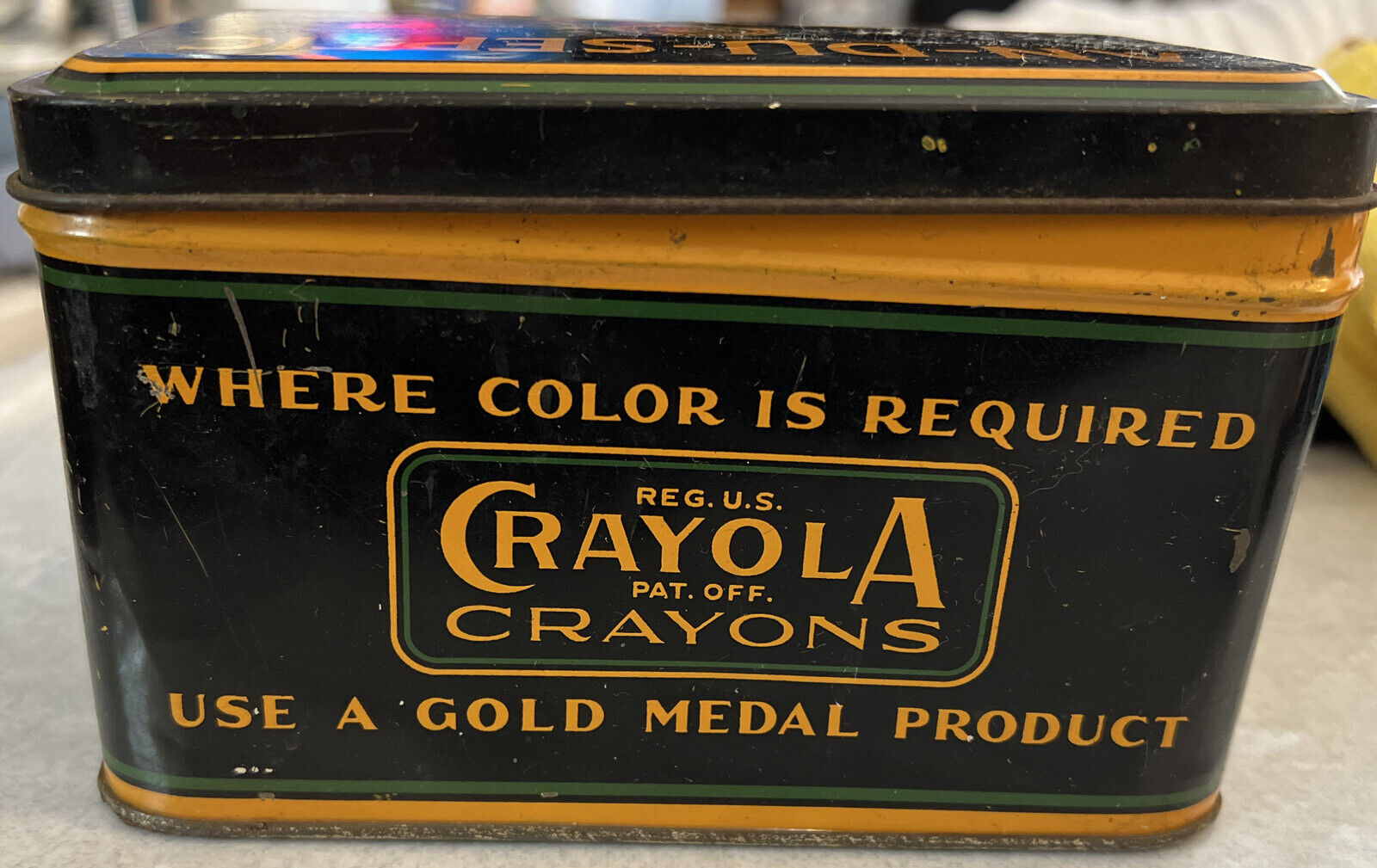 Vintage Dustless Crayon (Chalk) Artista / Crayola Tin w/Lid- 6x3.5x3.5”