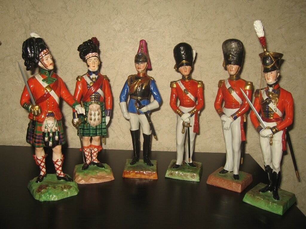 Set of 5 Carl Thieme porcelain soldiers - Officers of British Army Napoleon time