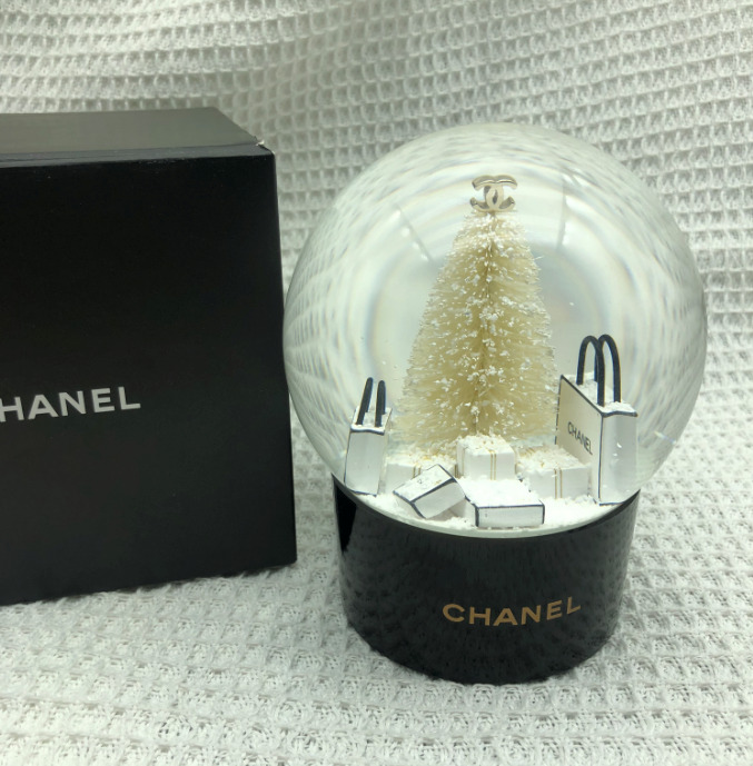 Authentic Chanel Snow Globe Large Beautiful Limited Edition??Christmas Gift
