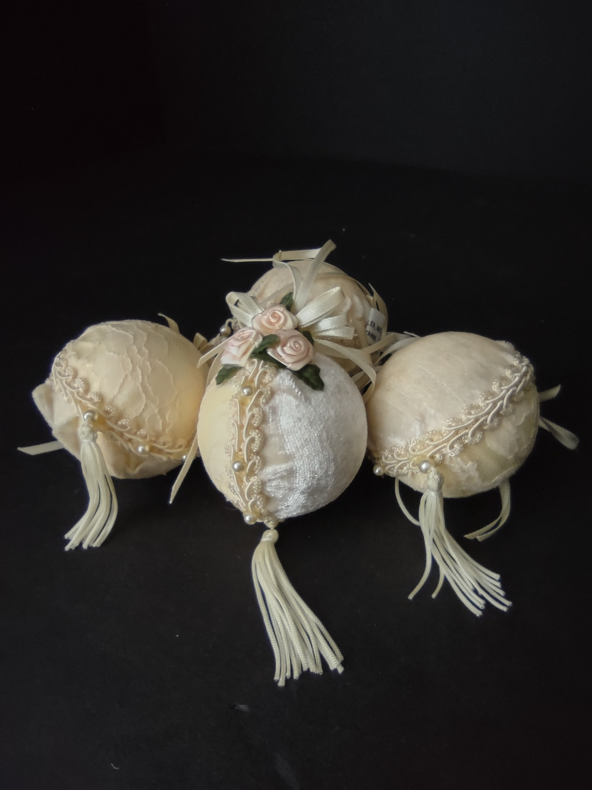 4 x Victorian Shabby Chic Ivory Lace Pearl Rose Christmas Ball Ornament lot 1206