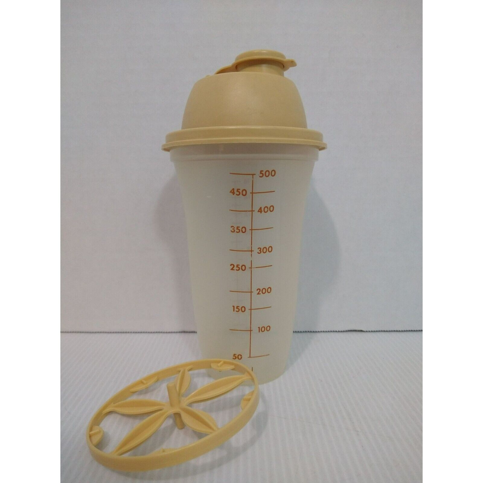 Tupperware 844-26 Quick Shake Blender Mixer with Flip Top and Insert Cream Color