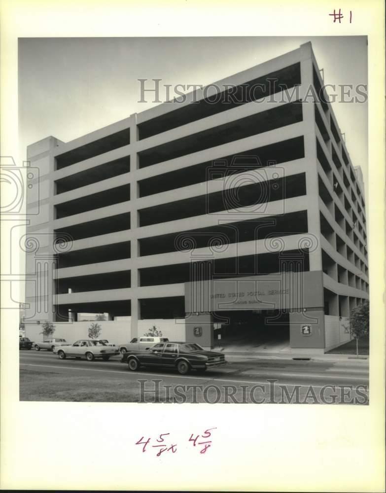 1989 Press Photo Post Office parking lot with \