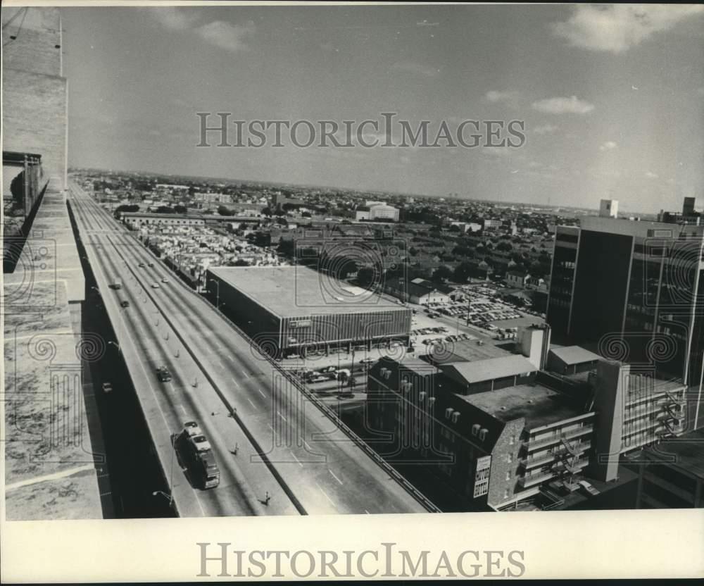 1972 Press Photo Pontchartrain Expressway looking East towards Gentilly