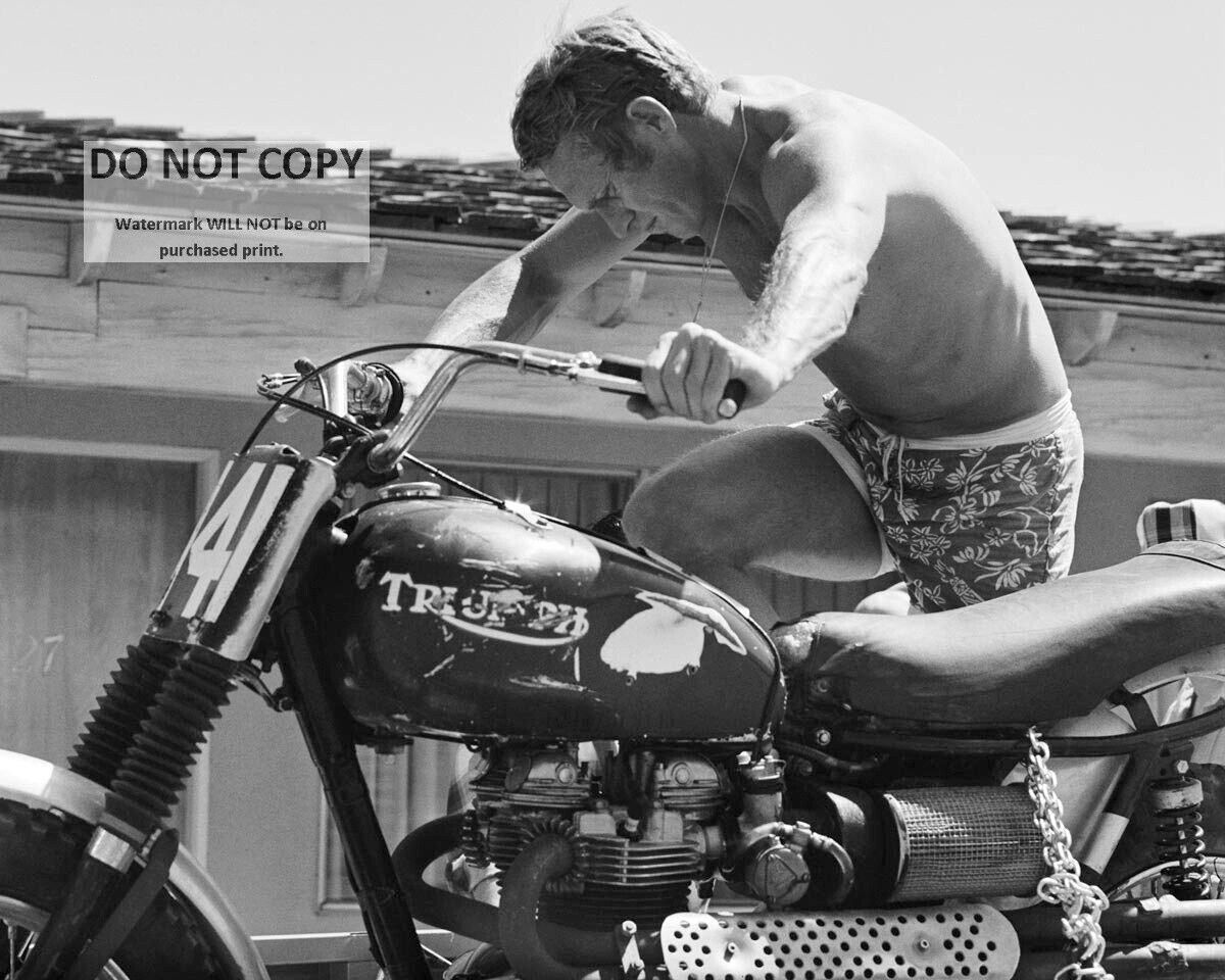 STEVE McQUEEN CRANKING UP TRIUMPH MOTORCYCLE - 8X10 PUBLICITY PHOTO (AB891)