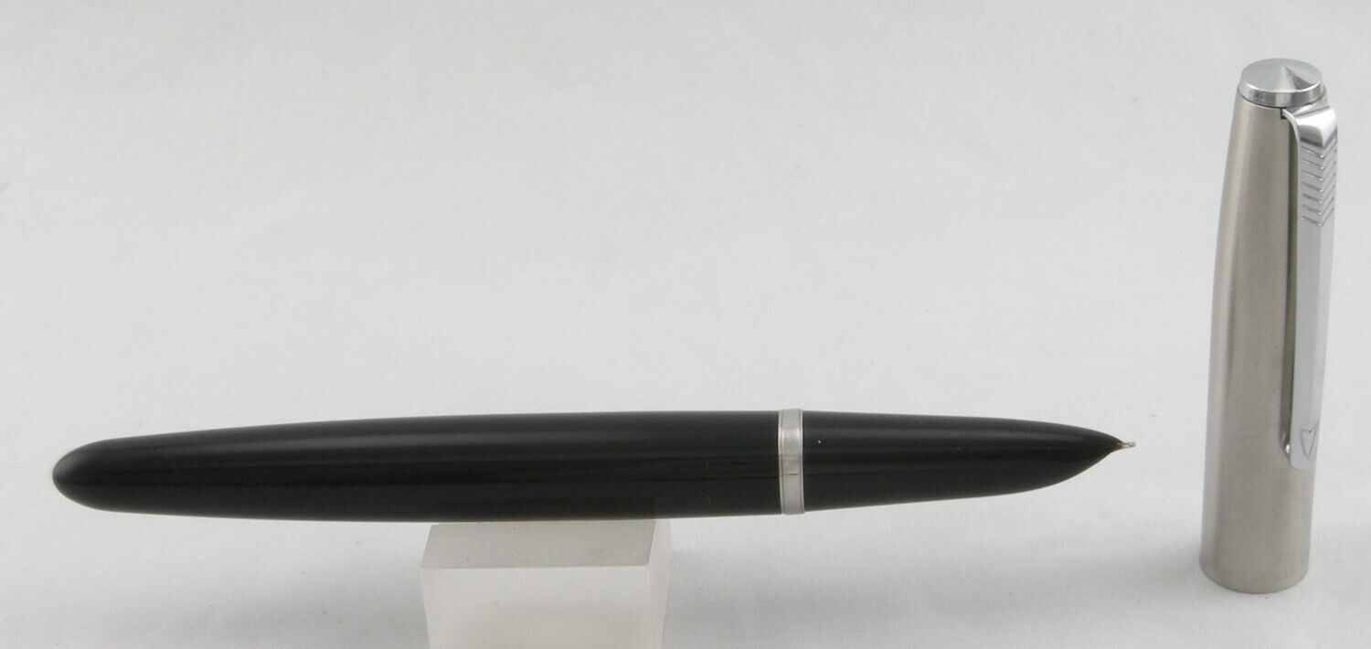 Parker 21 Black w/Stainless Steel Cap & Arrow Clip Fountain Pen - USA - 1950\'s