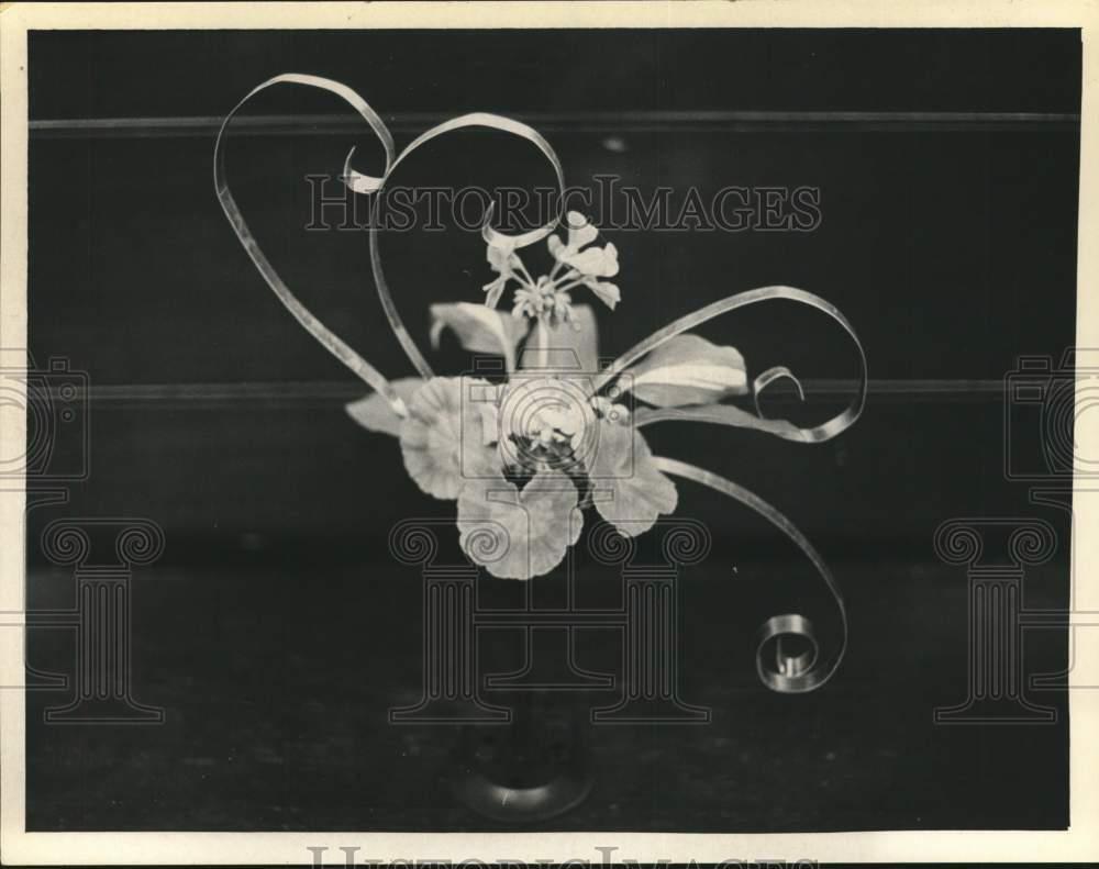 1969 Press Photo A flower arrangement - tub05054