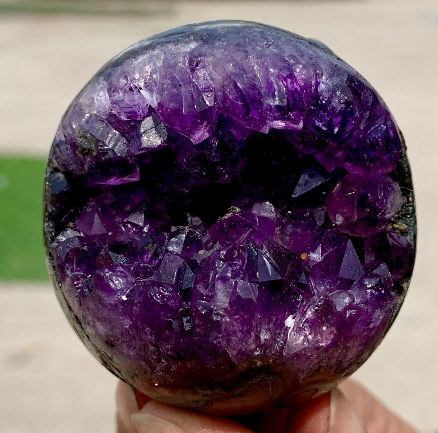 195G Natural Uruguayan Amethyst Quartz crystal open smile ball therapy