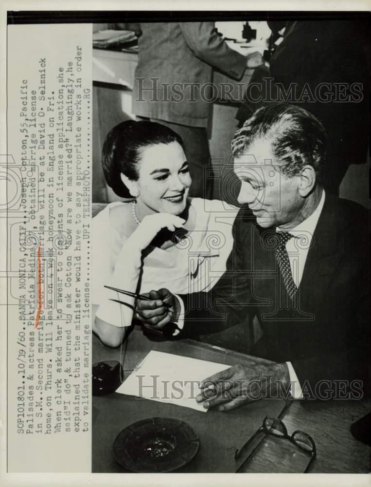 1960 Press Photo Joseph Cotton and Patricia Medina obtain license in California