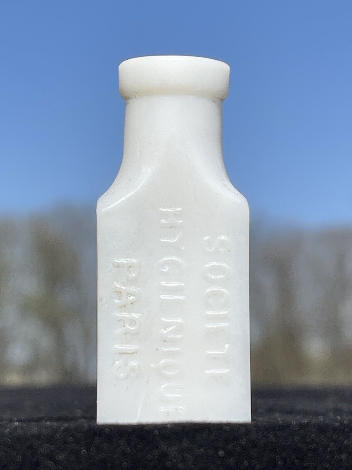 Antique milk glass bottle “SOCIETE HYGIENIOUE PARIS”