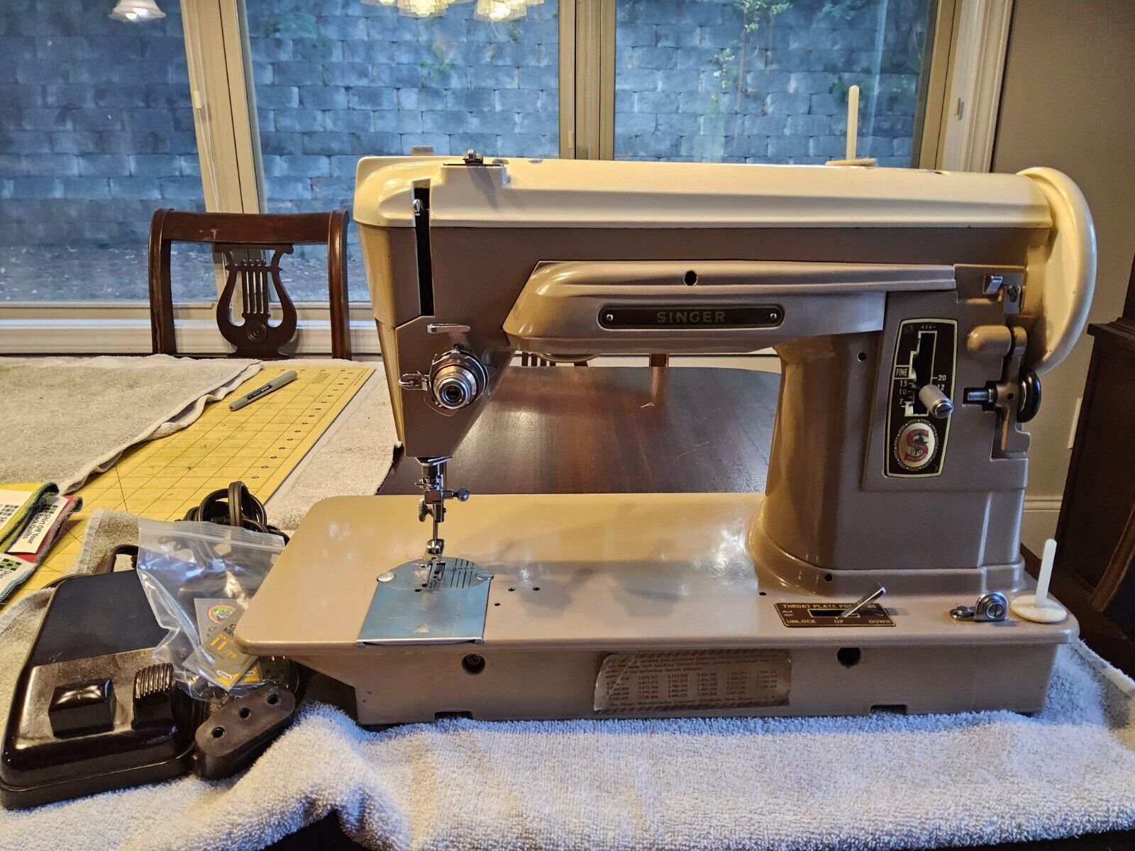 Singer 404 sewing machine cleaned and serviced Good Condition SN AN104914