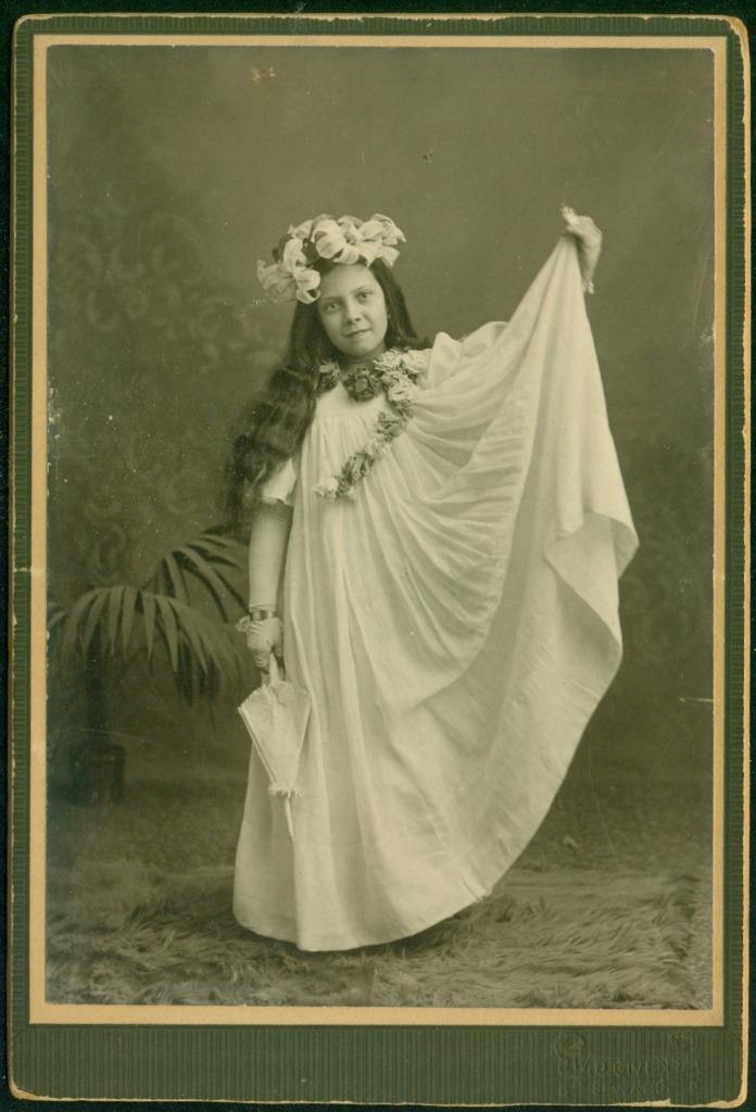 19-1, 836-10, 1880s, Cabinet Card, Beautiful Girl in a Studio, Seward, NE.