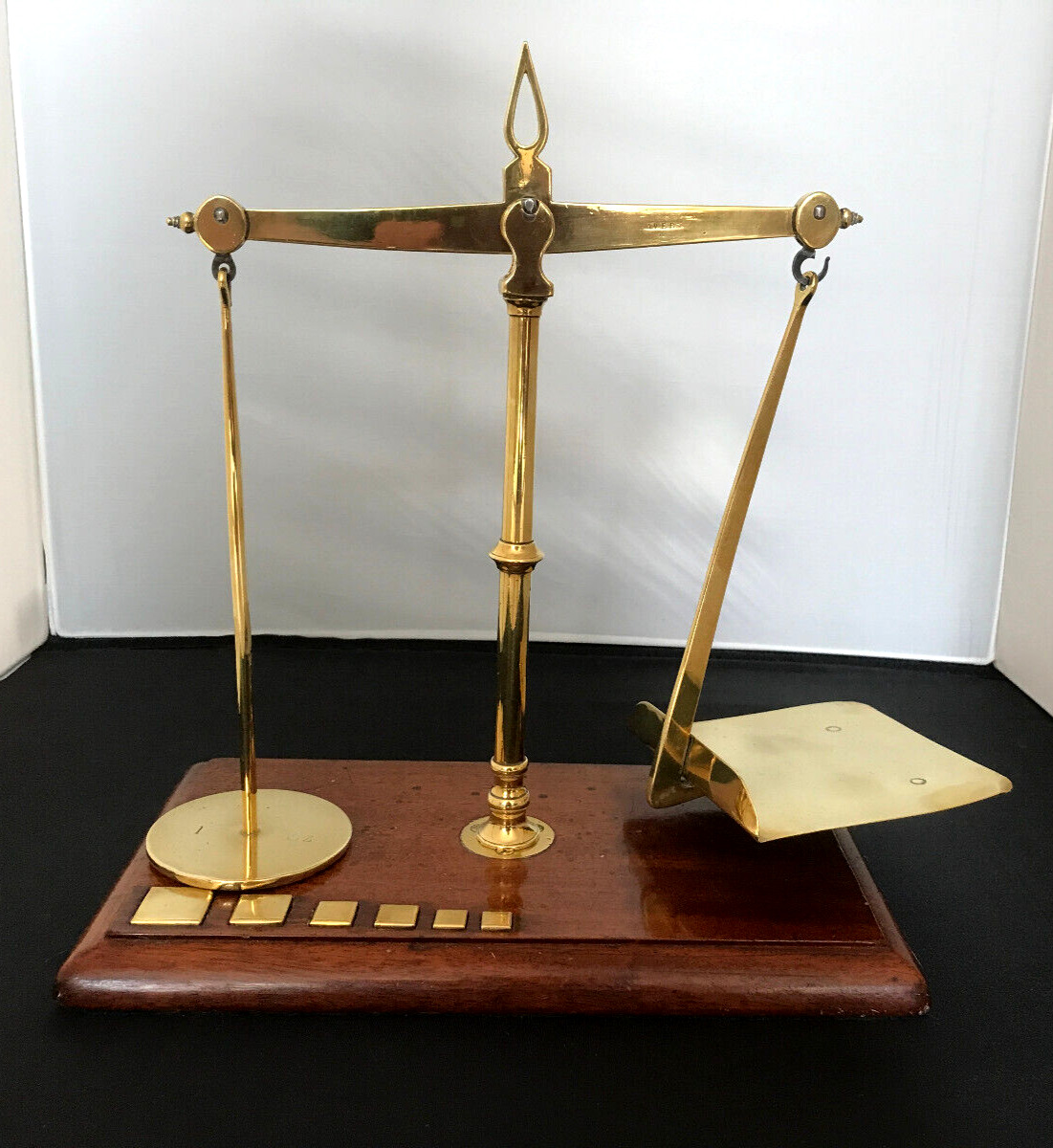 Avery brass post office letter balance scales + weights, oak base, vintage