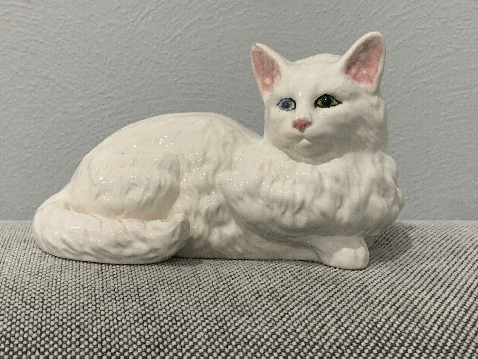 Vintage Ceramic White Persian Kitty Cat Figurine / Statue