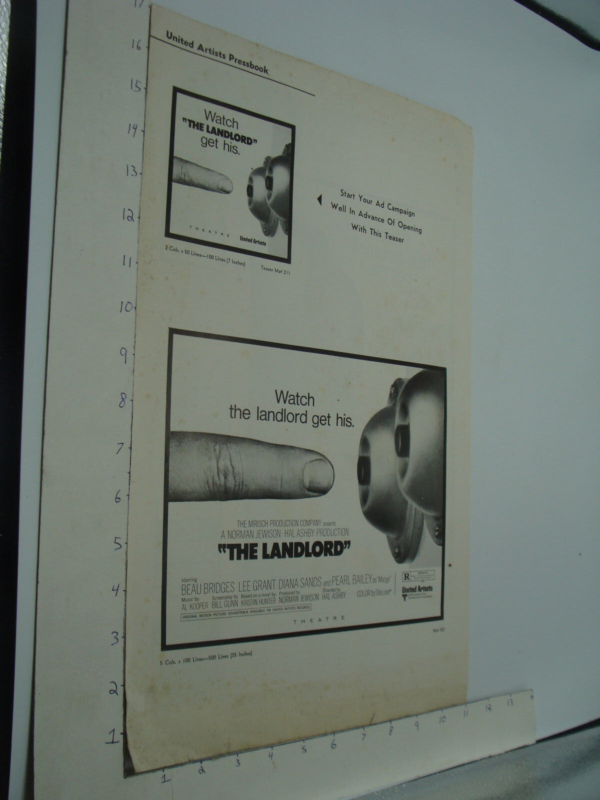 Original UNITED ARTIST PRESSBOOK: THE LANDLORD - i show all -- 1970