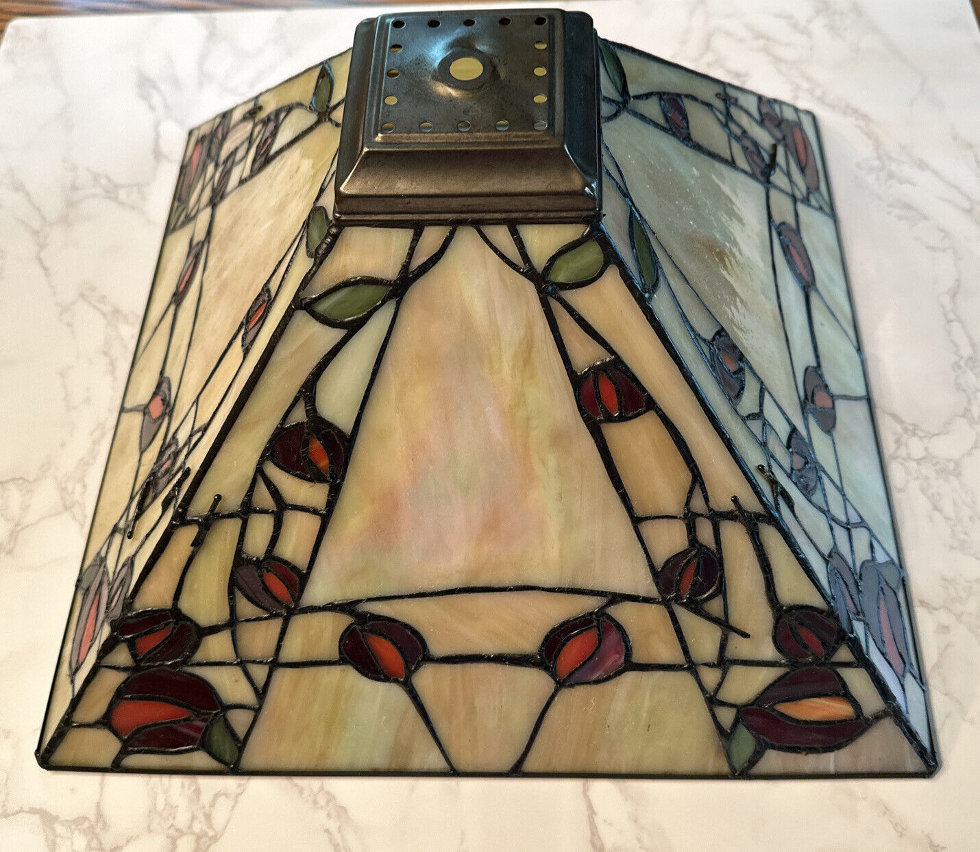 QUOIZEL Stained Glass Lamp Shade 14” Ruby Red