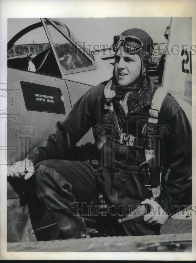 1943 Press Photo Aviation cadet Wm T Marcollo at Goodfellow Field, Tex