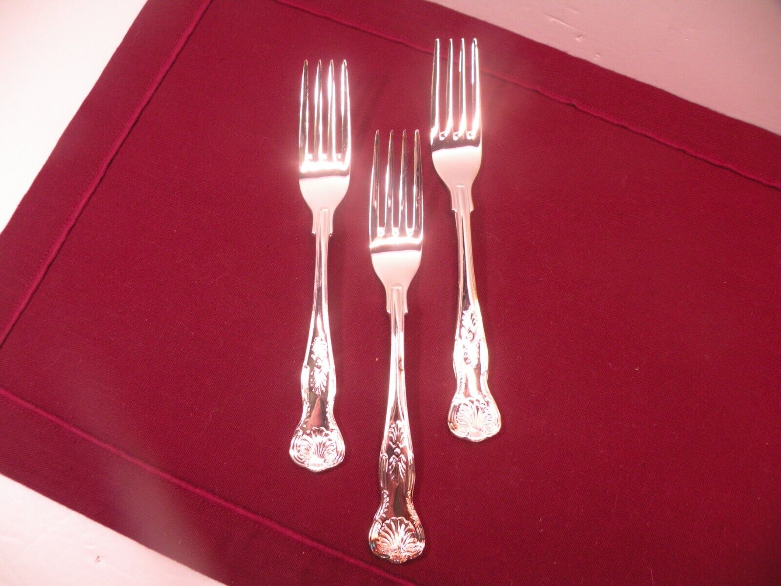 Set Of 3 Wallace Silverplate KINGS Plume Shell Salad Forks 7 1/4\