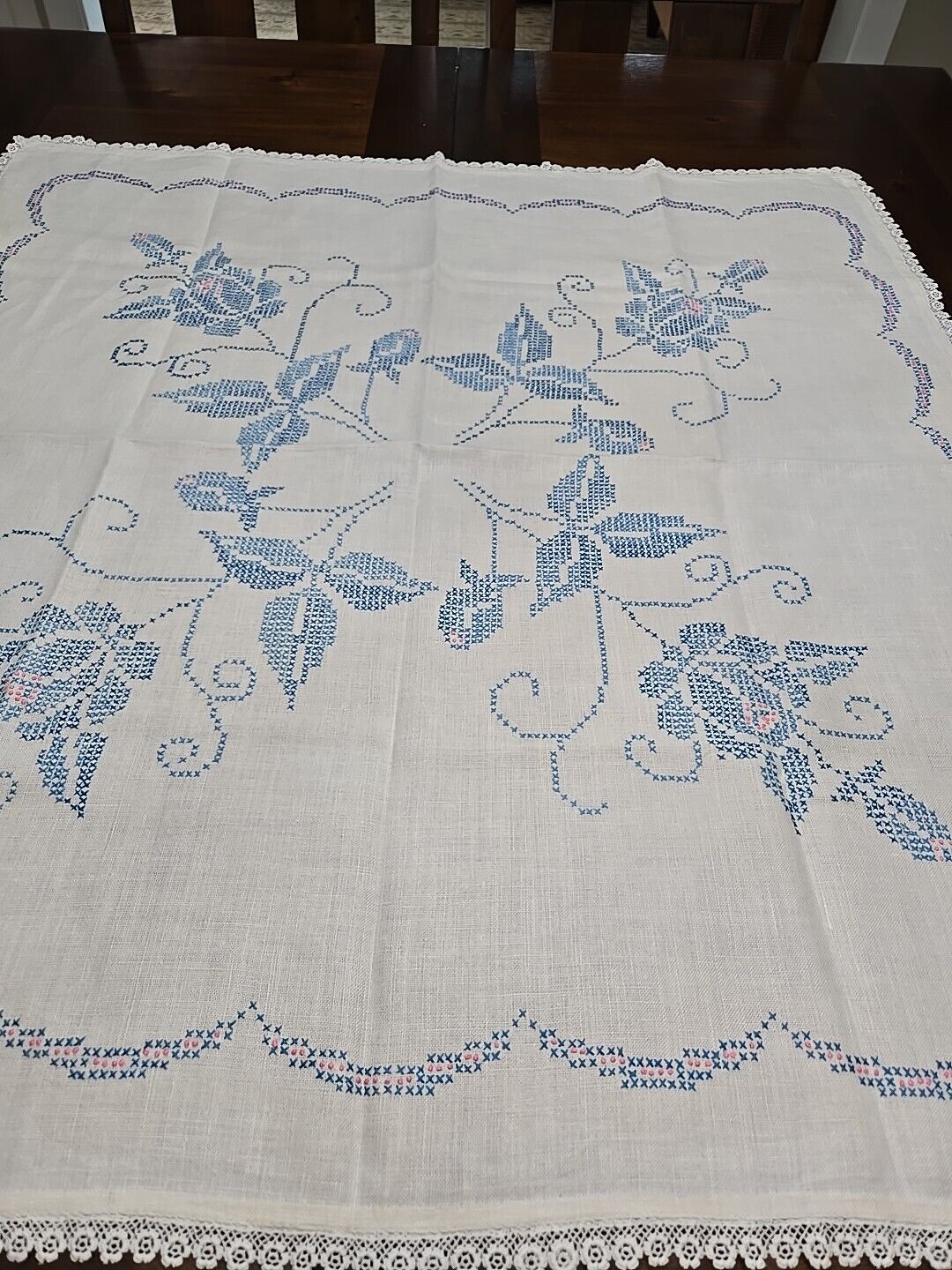 Vintage Hand Embroidered Linen Table Cloth 34x36