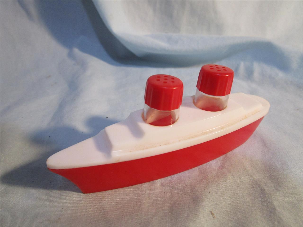 Vintage Red & White Cruse Ship Salt & Pepper Shaker-plastic*