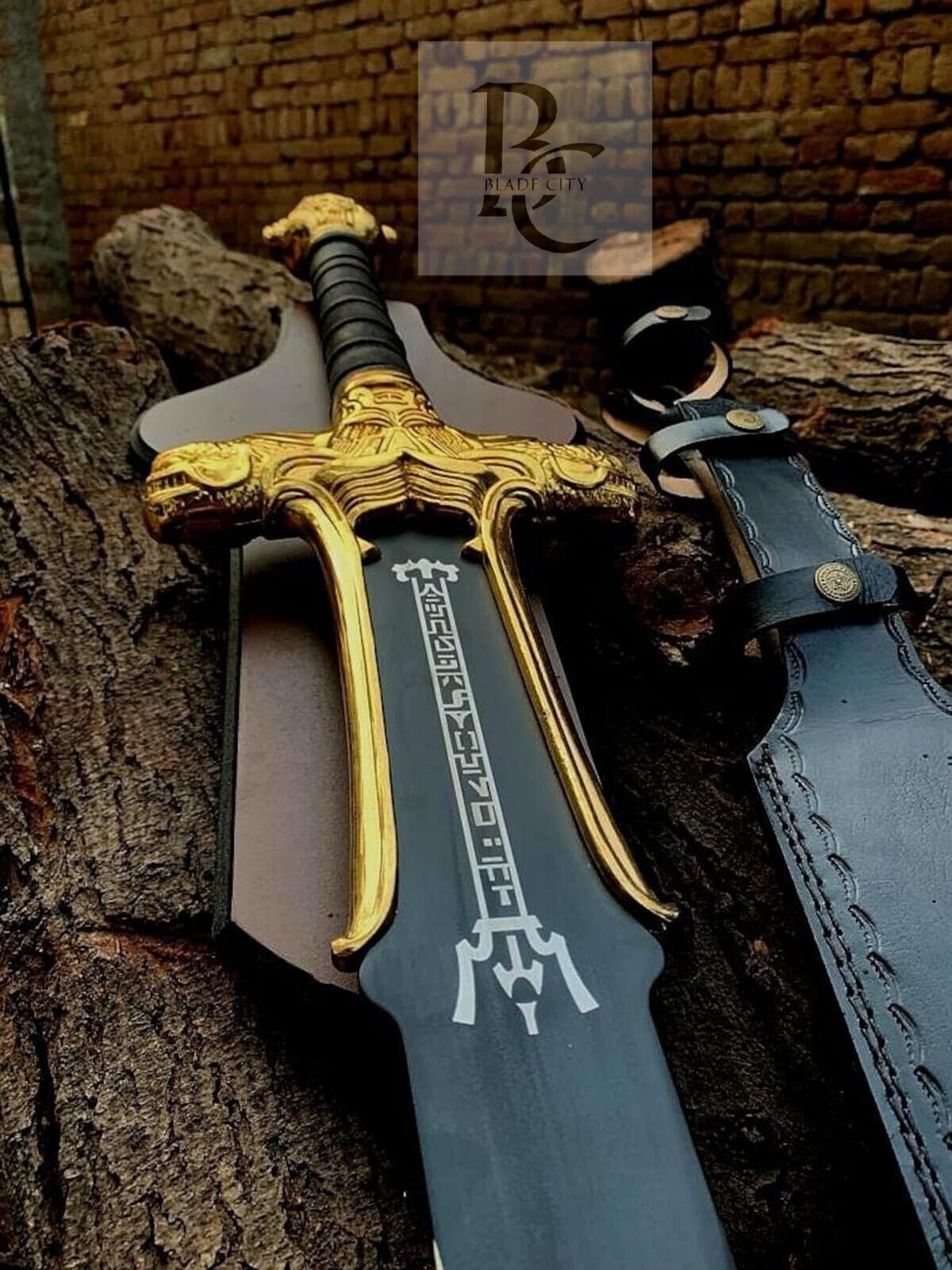 Conan The Barbarian Sword Atlantean Gold Edition With Leather & Wall Mount