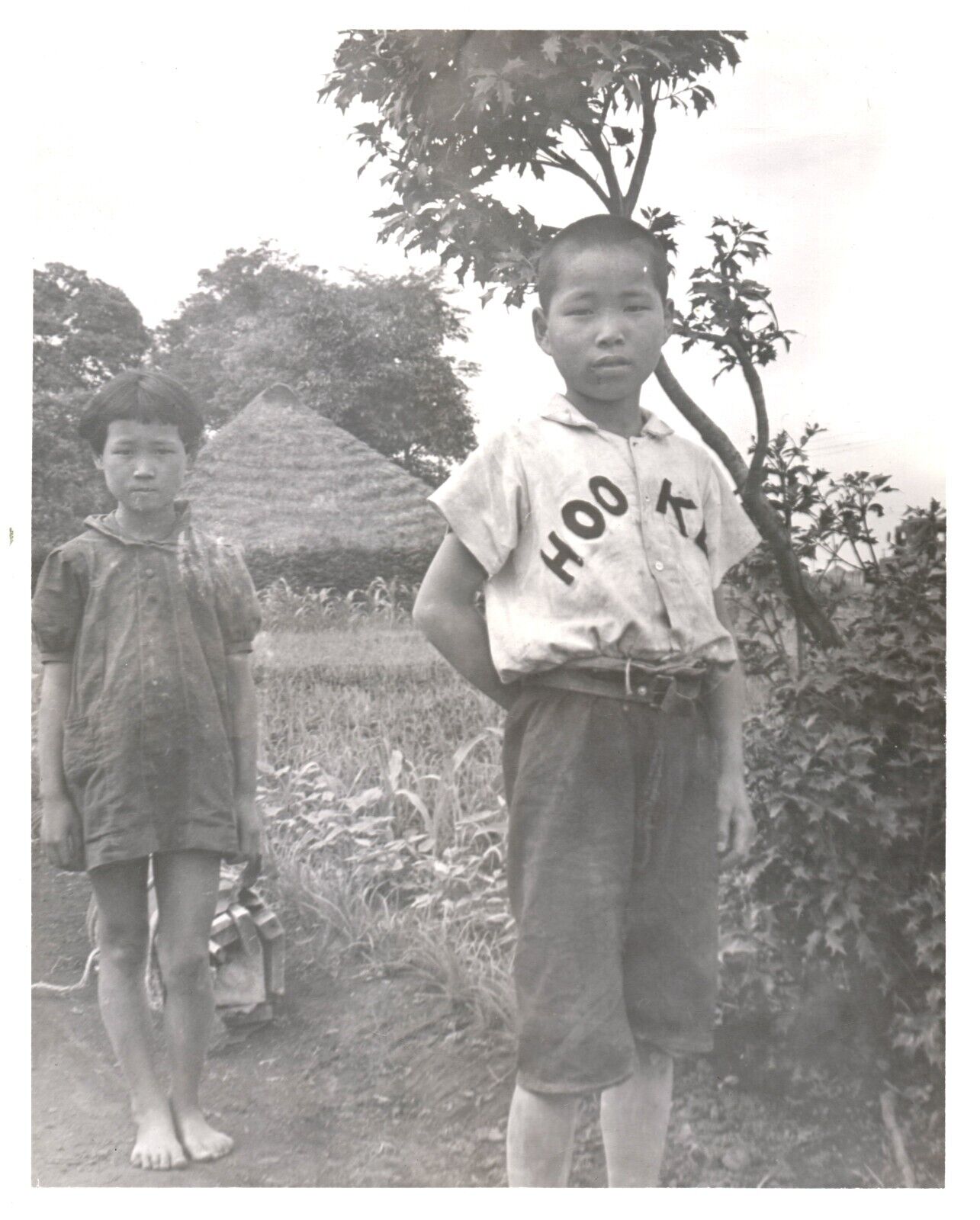 BOY,GIRL,STRAWHOUSE,TOKYO,JAPAN,1948.VTG 10\