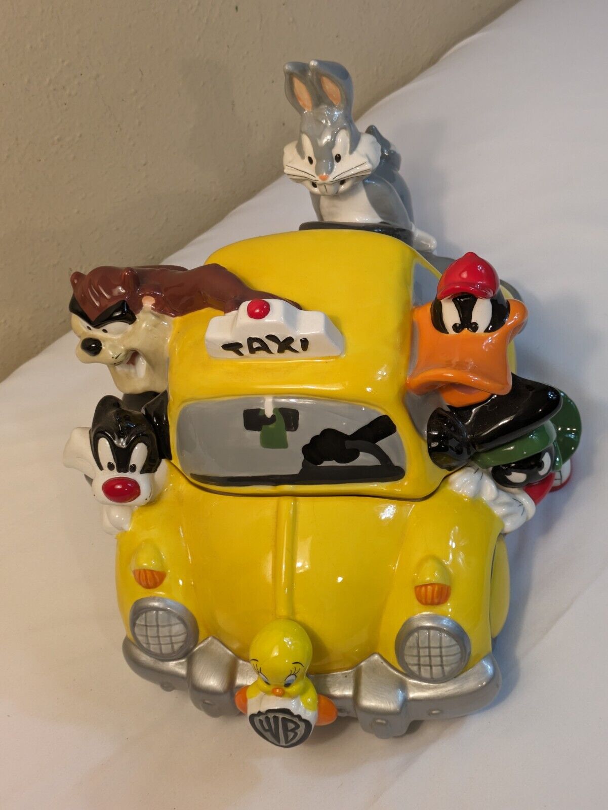  VTG '89 WARNER BROS LOONEY TUNES BUGS BUNNY AND FRIENDS NYC TAXI CAB COOKIE JAR