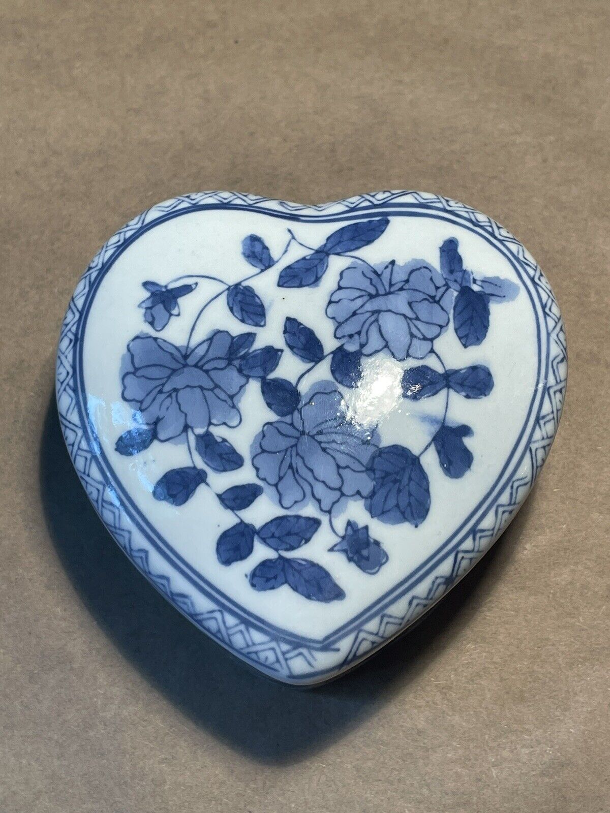 Vintage Beautiful Blue And White Ceramic Heart Shaped Trinket Jewelry Box