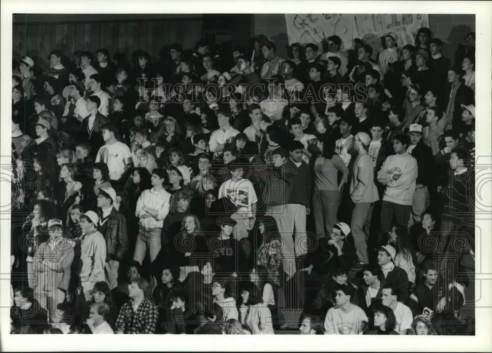 1990 Press Photo Jamesville Dewitt HS basketball fans watch game from bleachers