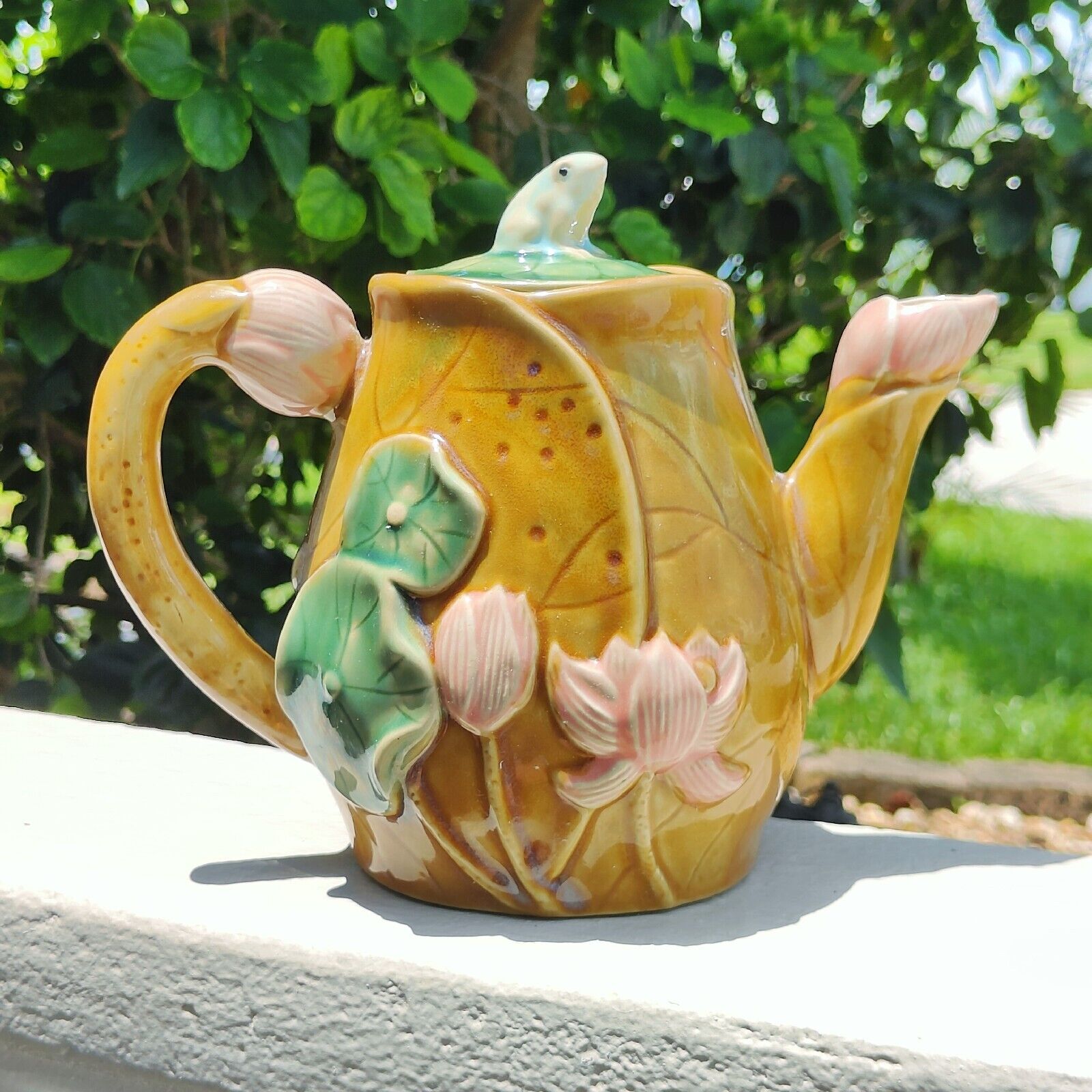 Vintage Henriksen Handpainted Classic Majolica Ceramic Frog Lily Pads Teapot