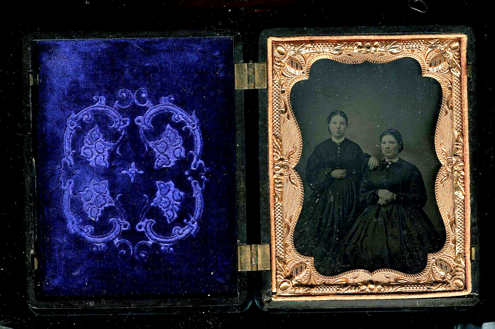 1/4 Tintype Two ID\'d Mahaffay Sisters Illinois 1860s Union / Thermoplastic Case
