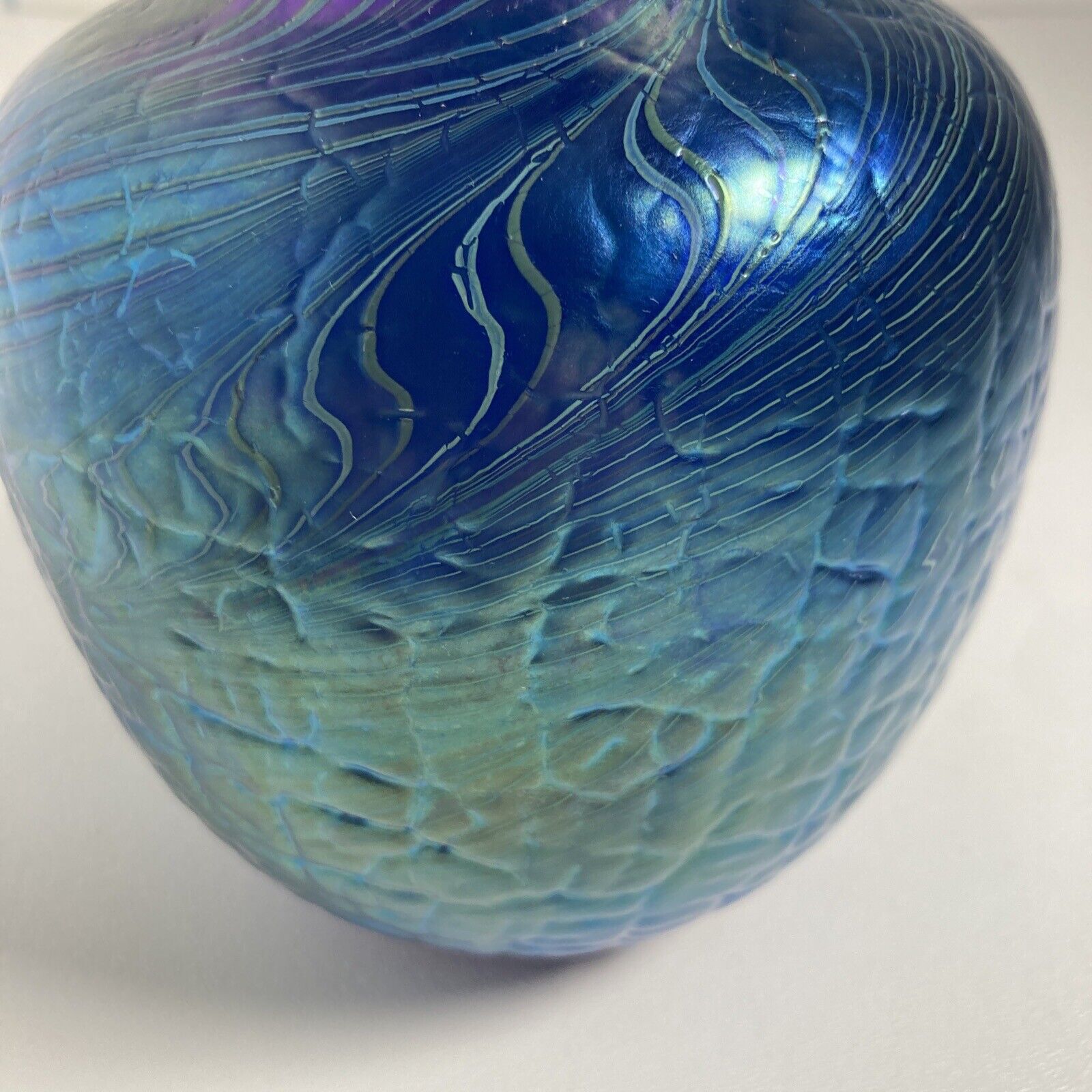 Orient & Flume Blue Iridescent Blue Crackle Green Feather Swirl Vase RARE 7\