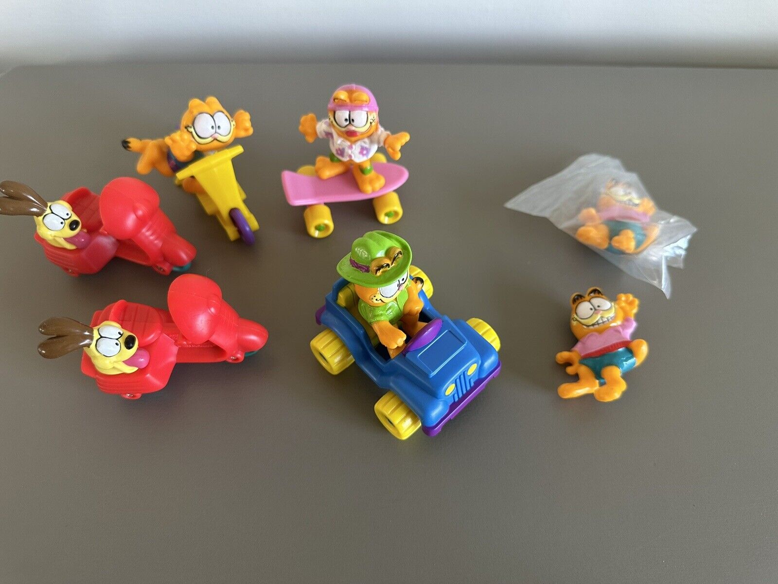 Vintage Garfield Toy Figures Car 1978 80s with Car Skateboard Skooter Lot of 12