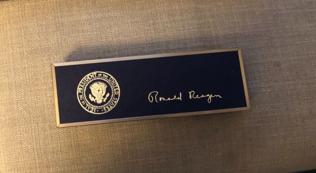 President Ronald W. Reagan Presidential Seal Bill Signer Pen -- + pen/pencil set