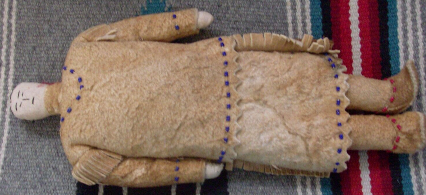 Wow Primitive Antique Native American Suede Leather & Cloth Doll w Beading..