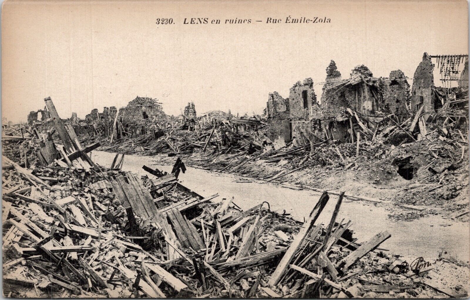 MILITARY CPA Lens in Ruins - Rue Emile-Zola Vintage Postcard Wps1