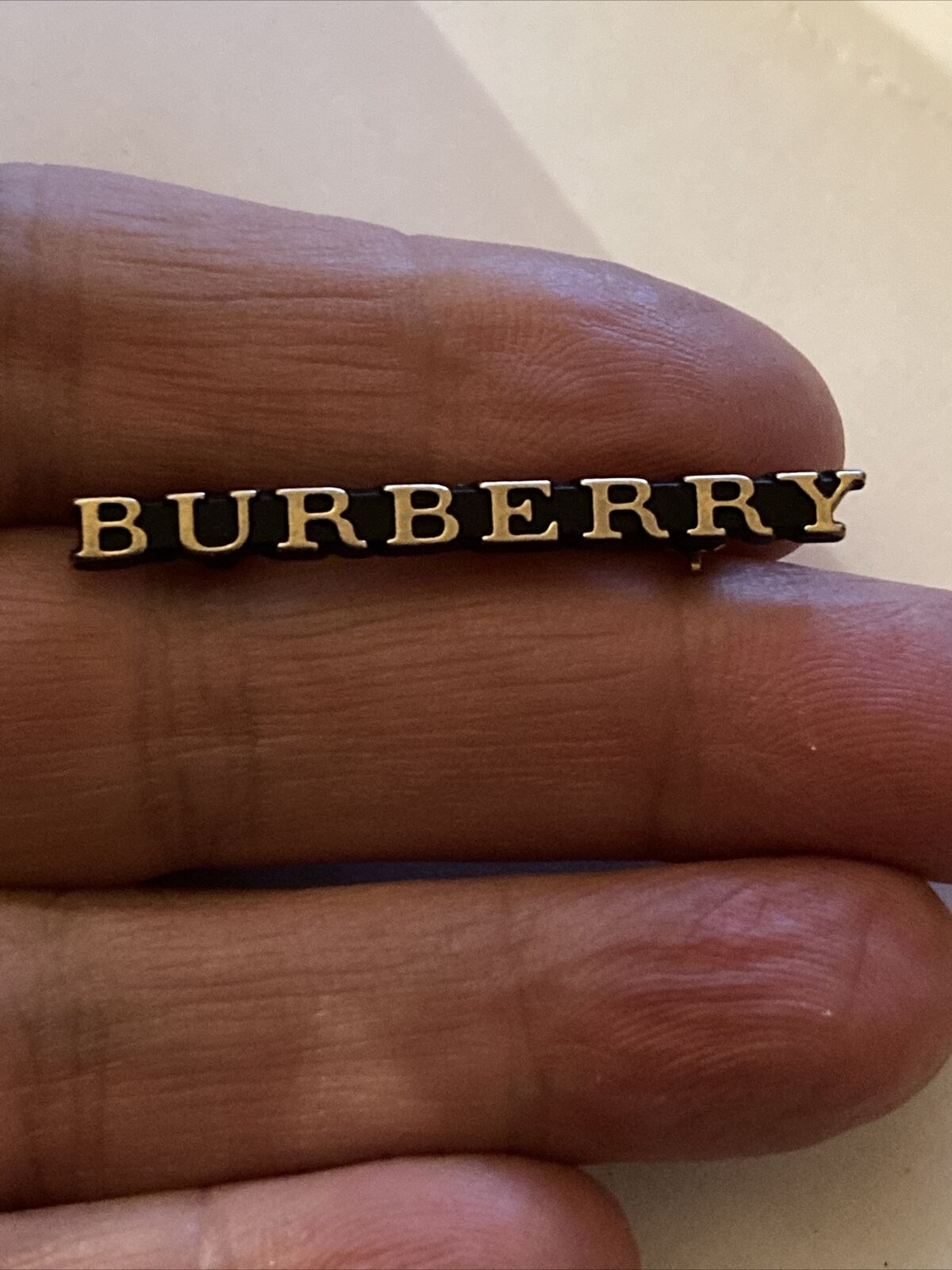 genuine Burberry London BROOCH PIN  Badge gold Tone metal UK rare , collectible