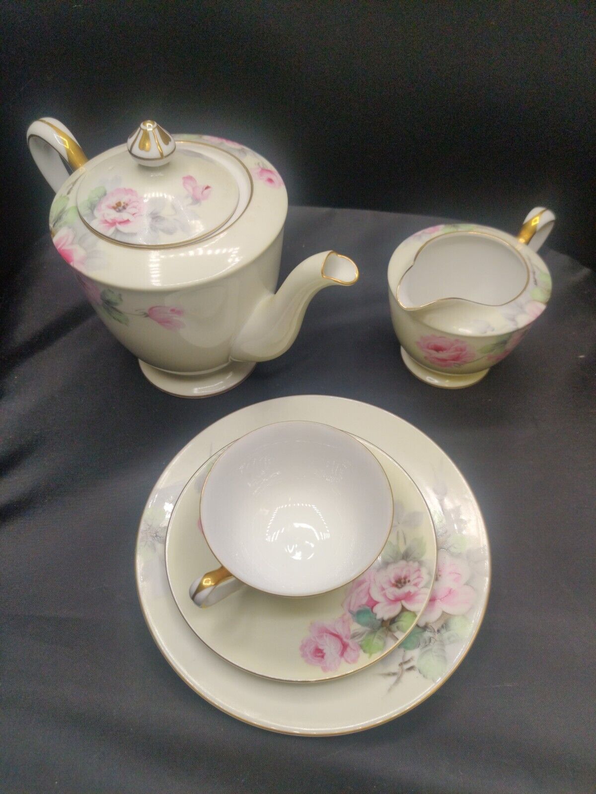 Aichi China Occupied Japan Hand Painted Floral Gold Teacup 8 piece set 