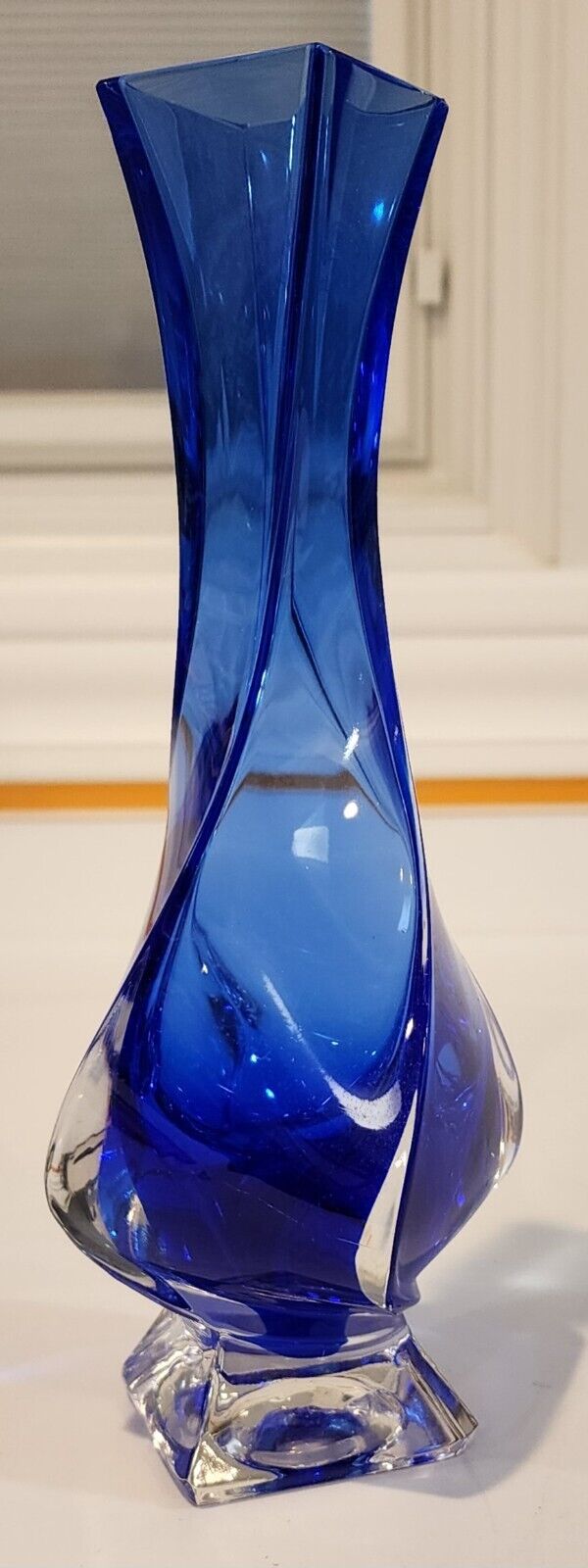 New ROYAL GALLERY LEAD CRYSTAL TWISTED COBALT BLUE VASE MADE IN ITALY 9\