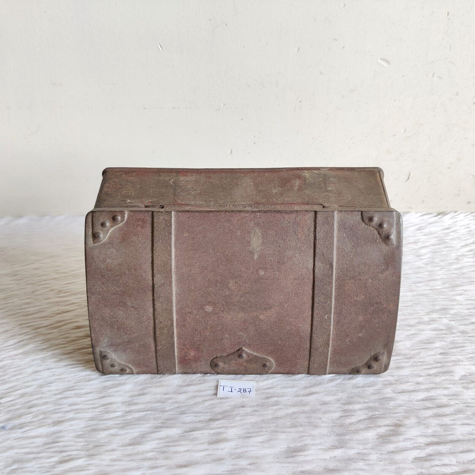 Vintage Royal Design Treasure Box Tin Decorative Old Collectible TI287