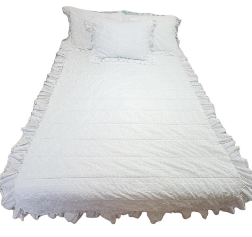 Vintage JCPenney Ruffle Eyelet Bedspread Set 3 Pillow Shams Twin Cottage White