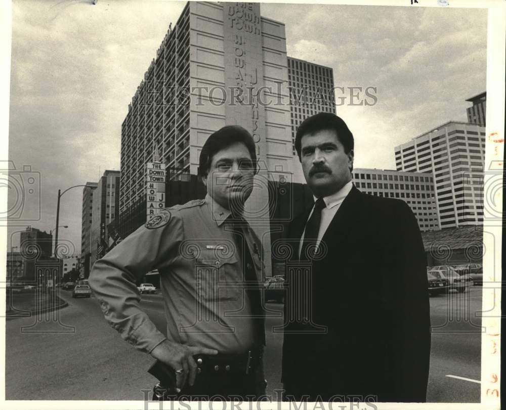 1987 Press Photo Lieutenant Antoine Saacks & officer Larry Lombas - noc28733
